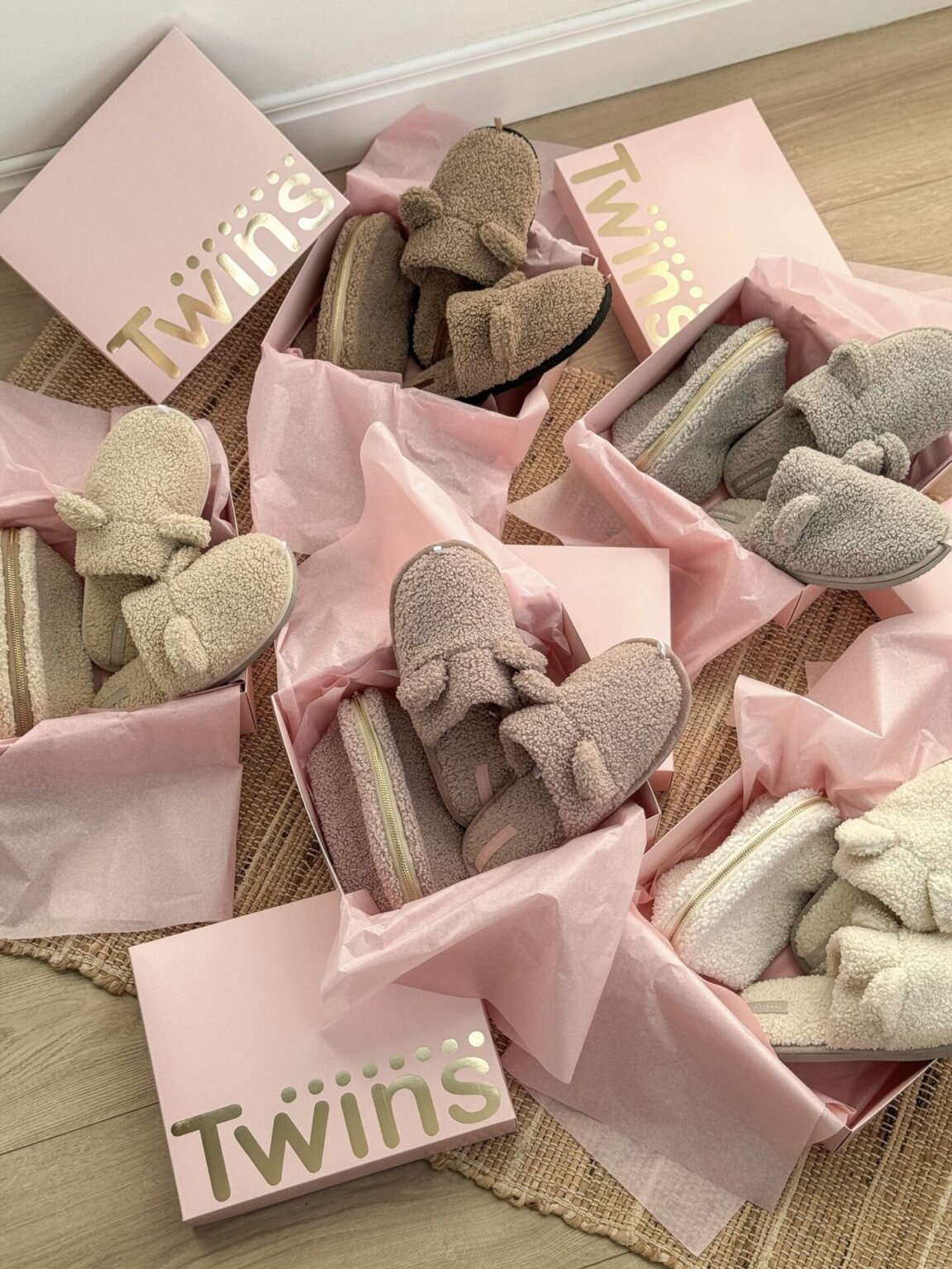 Подарунковий набір TEDDY white (косметичка, капці)