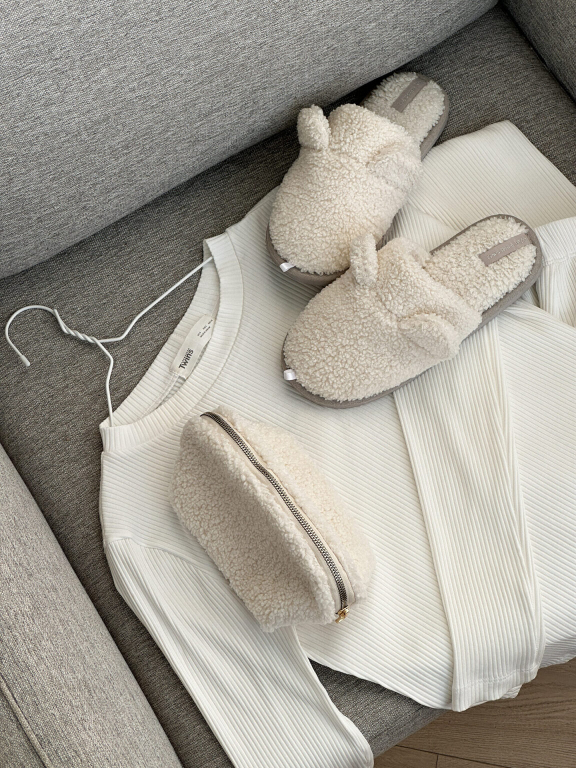 Подарунковий набір TEDDY white (косметичка, капці)