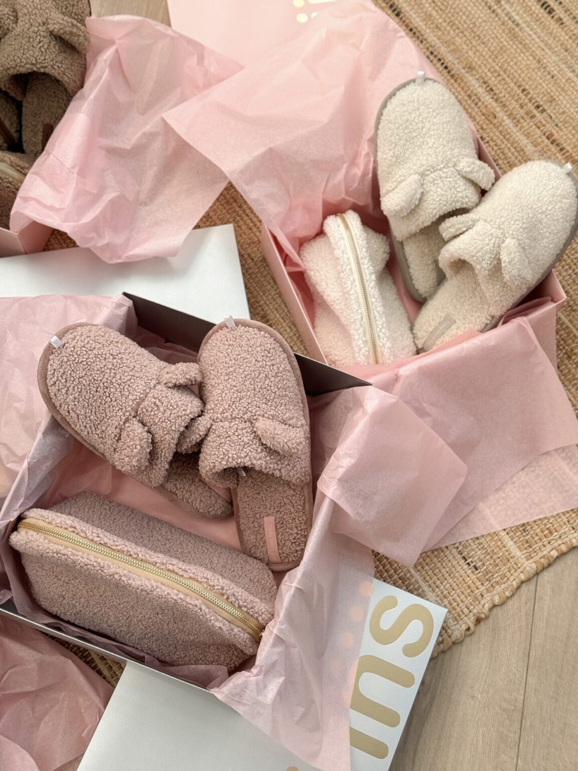 Подарунковий набір TEDDY pink (косметичка, капці, пакування рожеве)