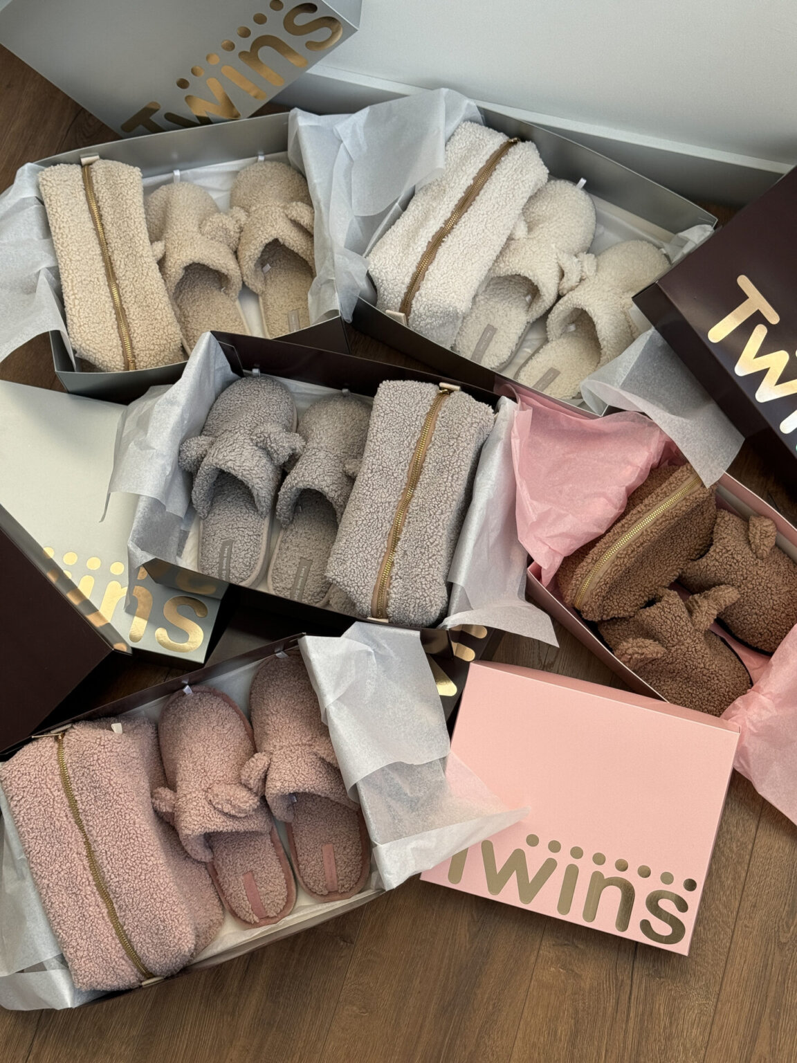 Подарунковий набір TEDDY milk (косметичка, капці, пакування сіре)
