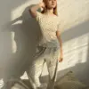 Рібана футболка молочна у синю квіточку
