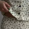 Рібана лонгслів молочний у синю квіточку