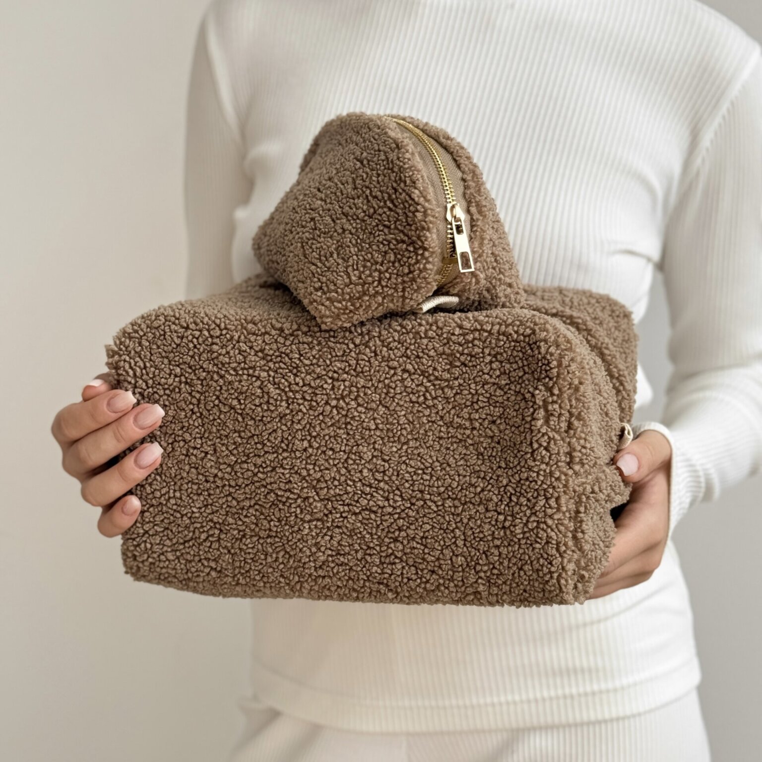 Косметичка TEDDY коричневого кольору мала