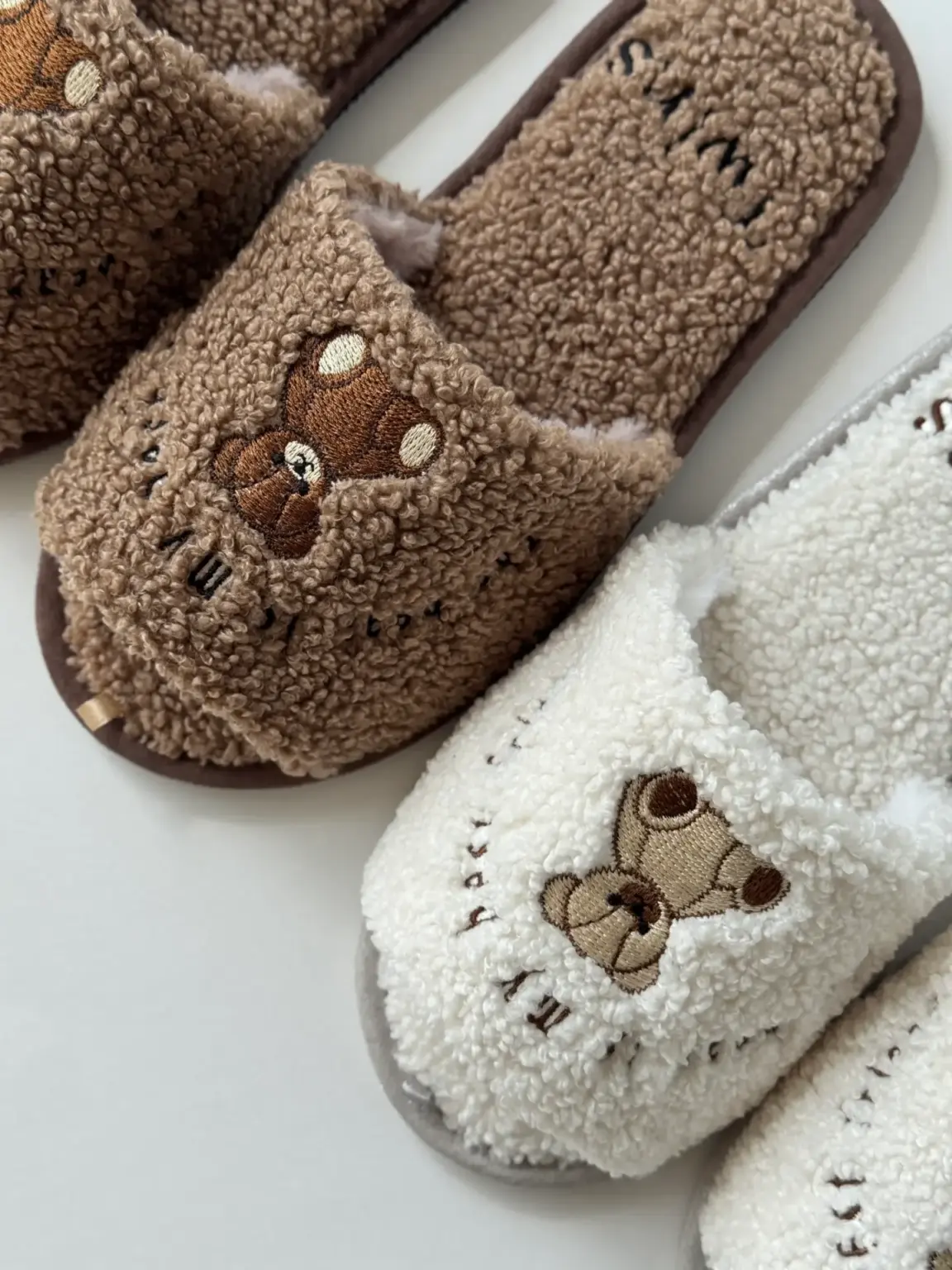 Капці домашні жіночі HS-LUX відкриті з вишивкою BEAR коричневі