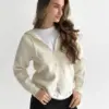 Кардиган з капюшоном на ґудзиках молочний