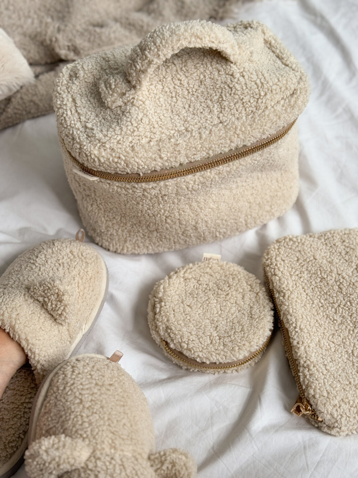 Косметичка TEDDY бежевого кольору конверт