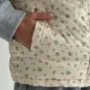 Жилетка стьобана дута молочна у блакитну квітку