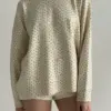 Светр вʼязаний молочний у блакитну квітку "onesize"
