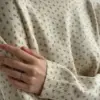 Светр вʼязаний молочний у блакитну квітку "onesize"