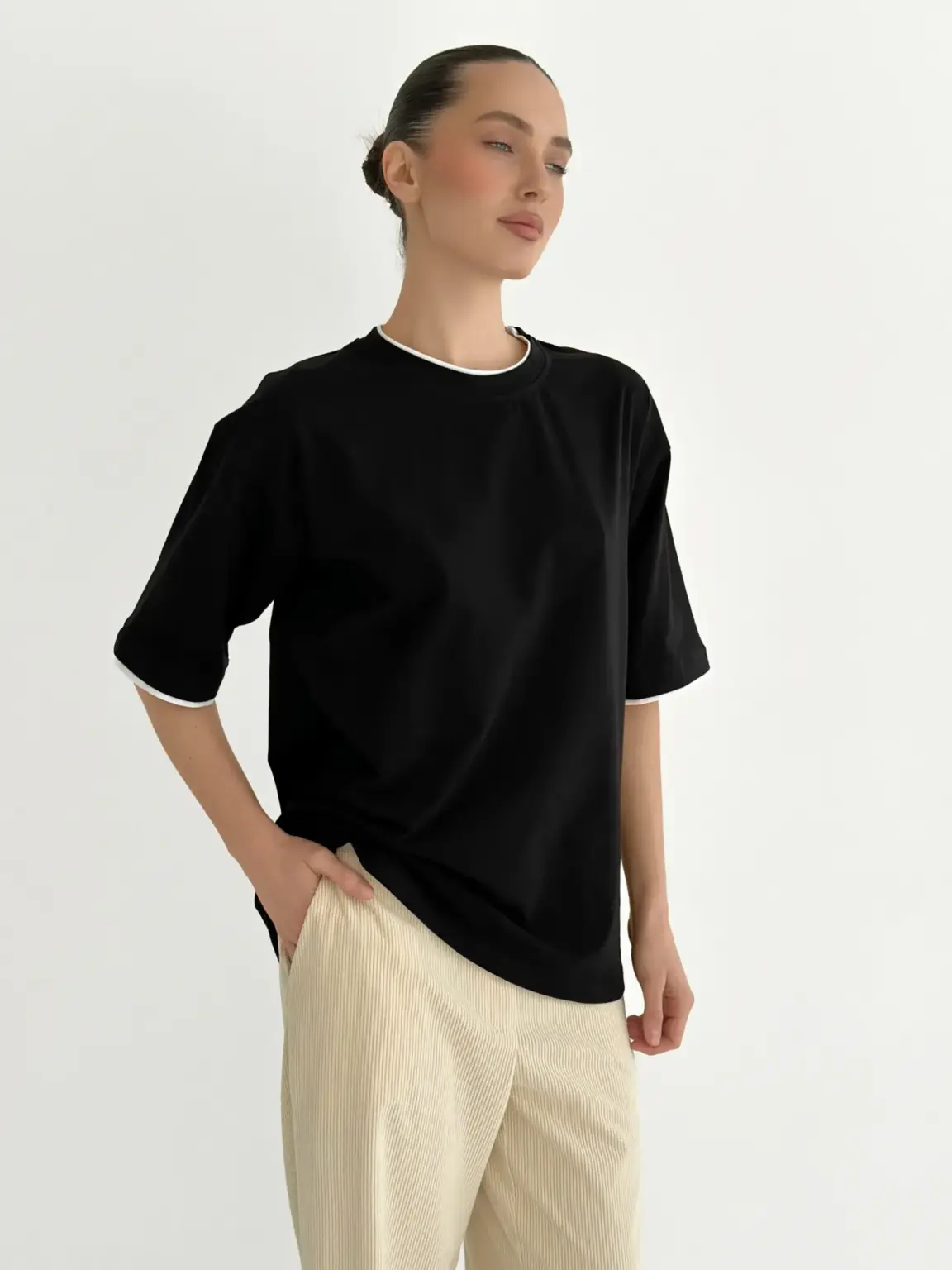 Футболка з білим кантом чорна, onesize
