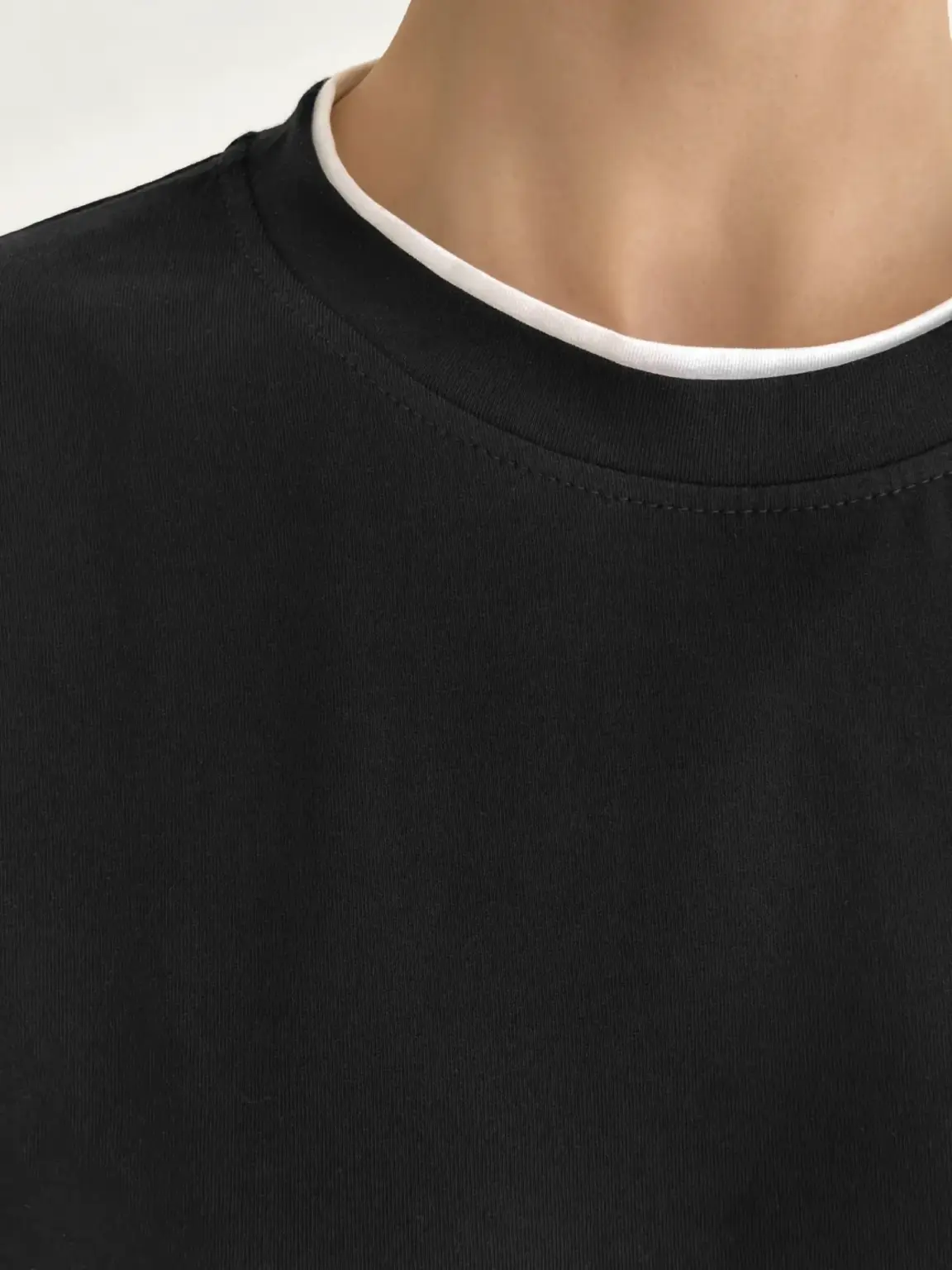 Футболка з білим кантом чорна, onesize