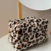 Косметичка хутро Лео беж середній квадрат