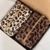 Косметичка хутро Лео беж середній квадрат