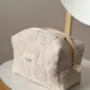 Косметичка середня махра жакард з квітами колір молочний