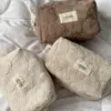 Косметичка середня махра жакард з квітами колір молочний