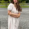 Сукня на ґудзиках муслін троянда червона дрібна на молочному