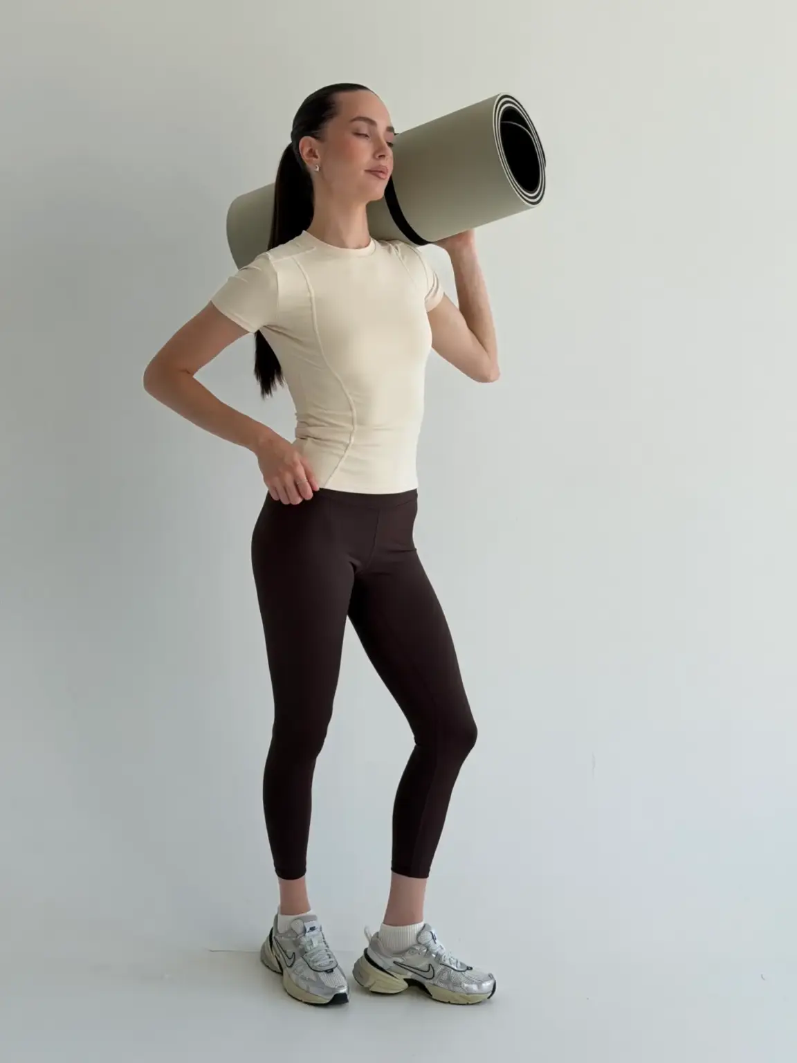 Yoga футболка молочна