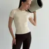 Yoga футболка молочна