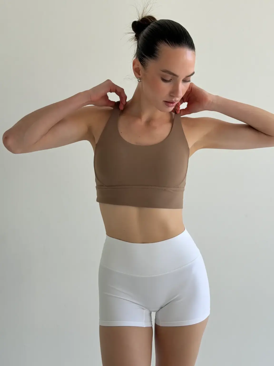 Yoga топ з перехресними бретелями капучино